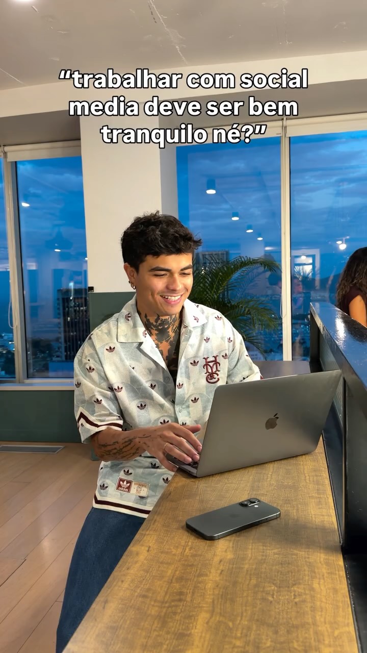 Video by Agência Koko | Conteúdo B2B on July 31, 2026. May be a meme of one or more people, top and text that says '"trabalhar com social m
